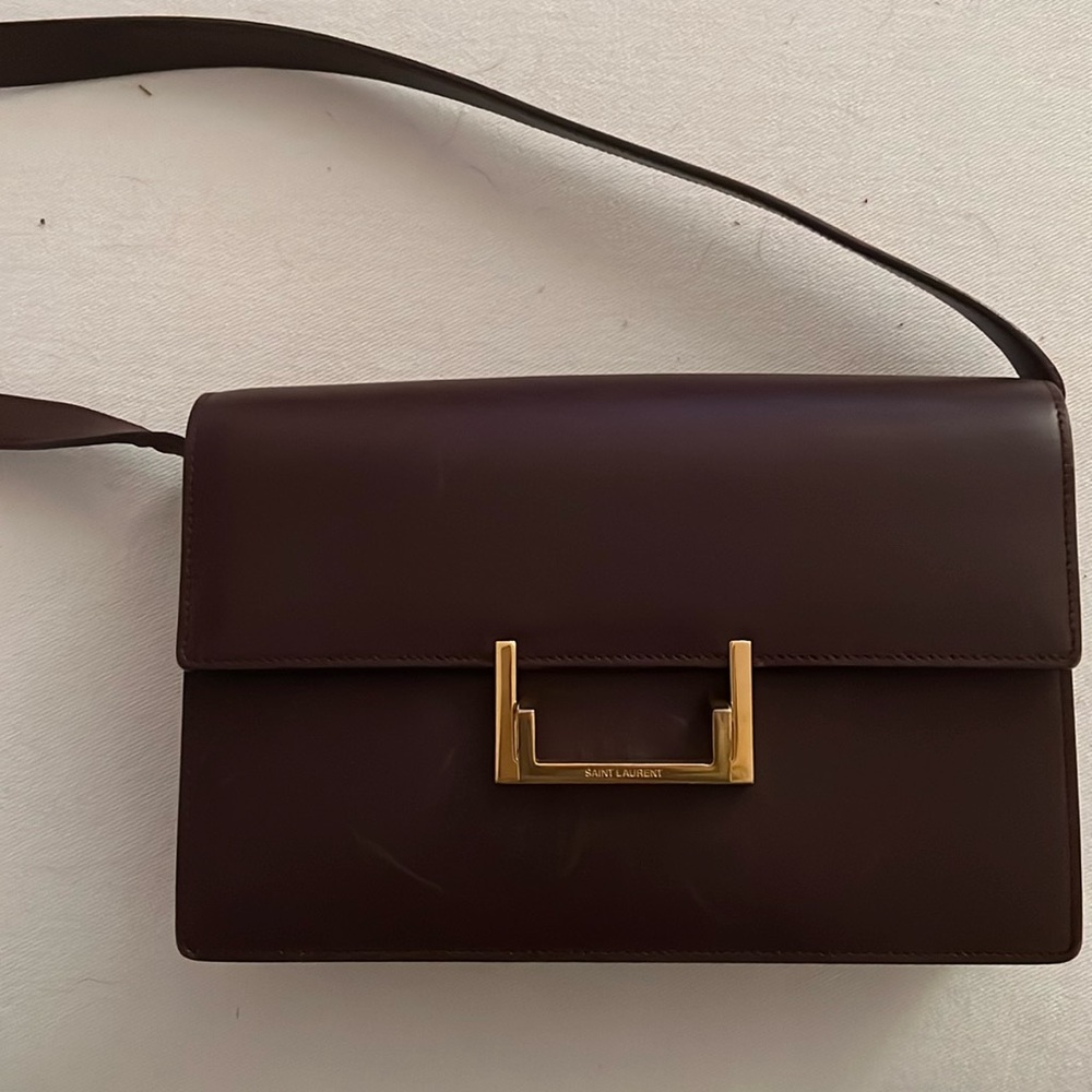 Saint Laurent Lulu leather shoulder bag. Burgundy,gold colored clasp.